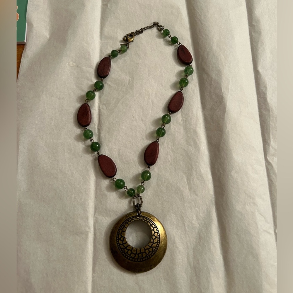 Vintage Avon SAQ Boho Green Bead & Bronze Pendant Necklace